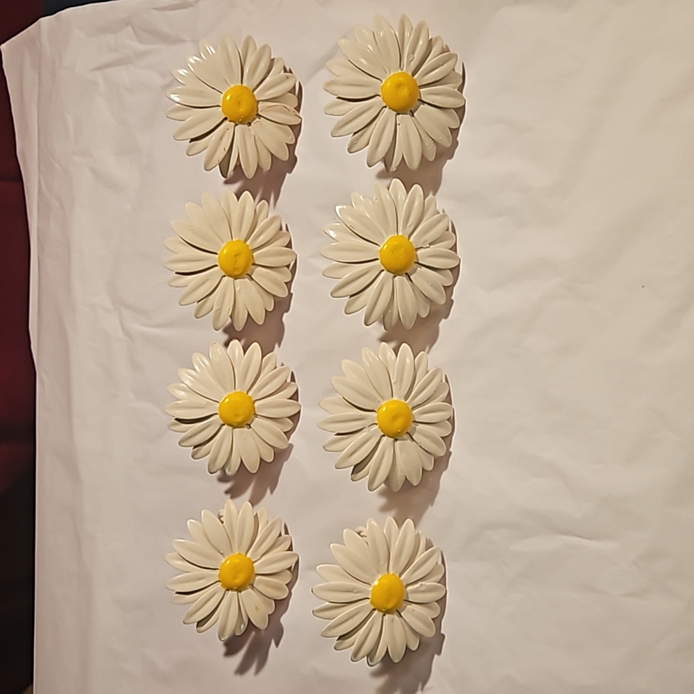 8 RARE Daisy painted all metal Napkin rings
